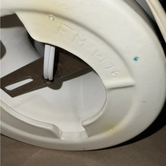 Vintage Rare Beautiful Floral Fenton Milk Hurricane Parlor Lamp Signed 1976 - Picture 10 of 16